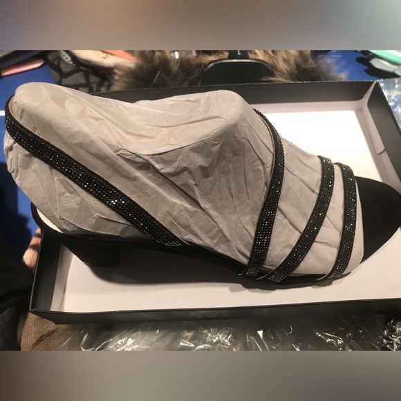 Naturalizer Sandals w/heel. Black shimmer. Style Vanessa2. Never worn. Size 13M. - Picture 3 of 5